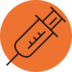 Un semplice disegno a linee nere di una siringa all'interno di un cerchio arancione, illustrato su uno sfondo grigio chiaro.