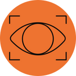 Un semplice contorno nero di un occhio centrato all'interno di un cerchio arancione, con quattro linee angolari intorno all'occhio, che ricordano un simbolo di messa a fuoco o di destinazione.